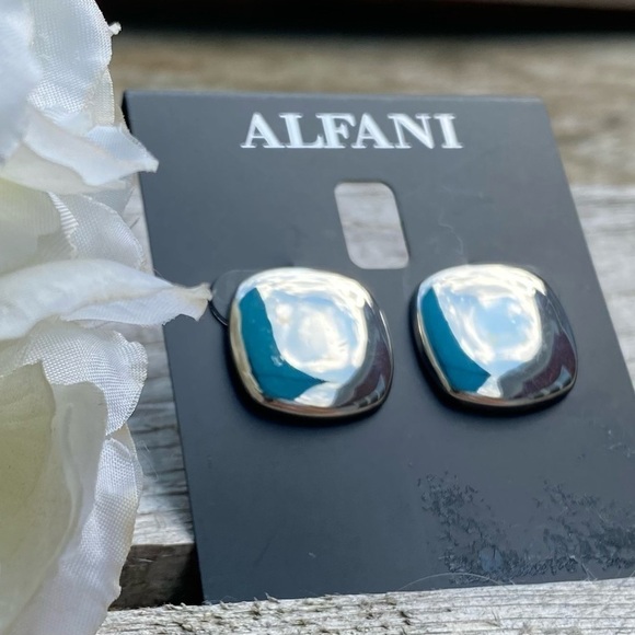 NWT ALFANI SILVER TONE SQUARE STUDS EARRINGS - Picture 1 of 6